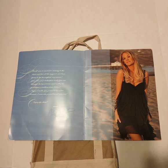 Carrie Underwood 2008 Carnival Ride Tour Book - Picture 8 of 11